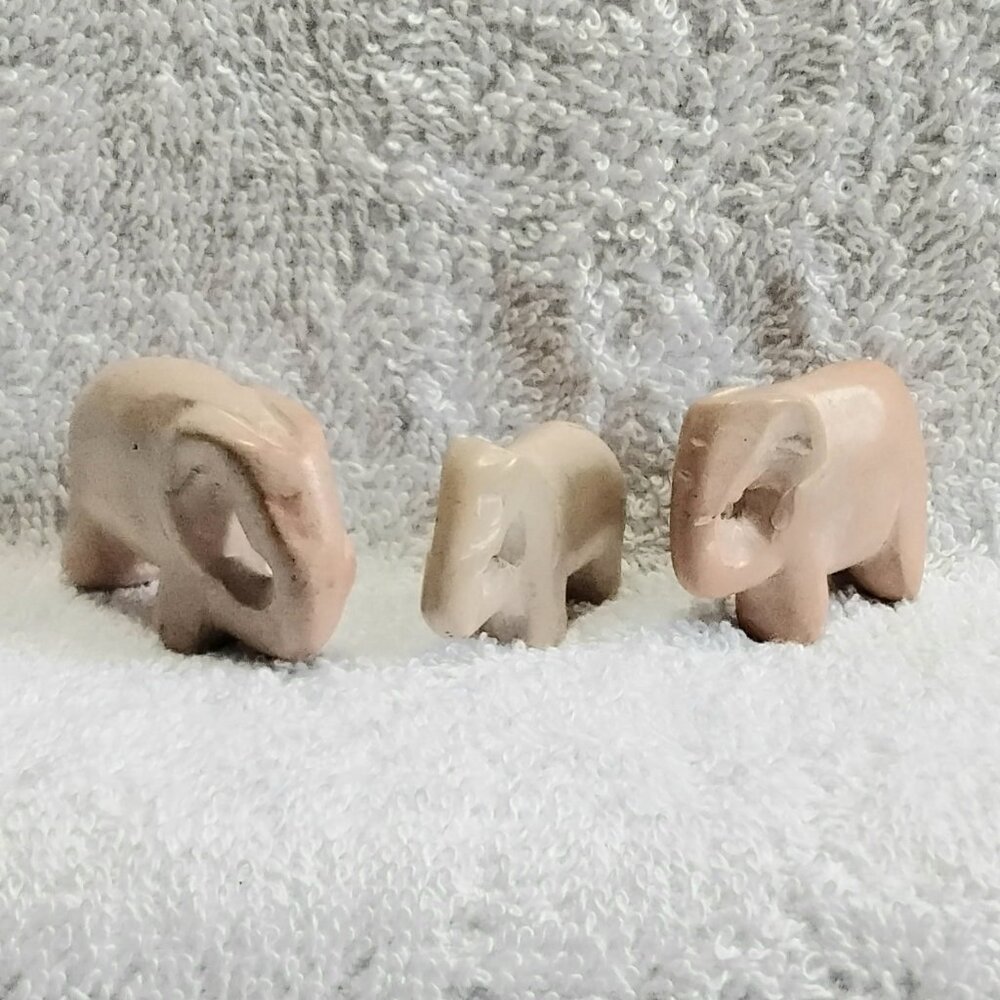 3 Piece Handcrafted Stone Set as an Elephant Family Ranging from 1"-1 1/4"!!